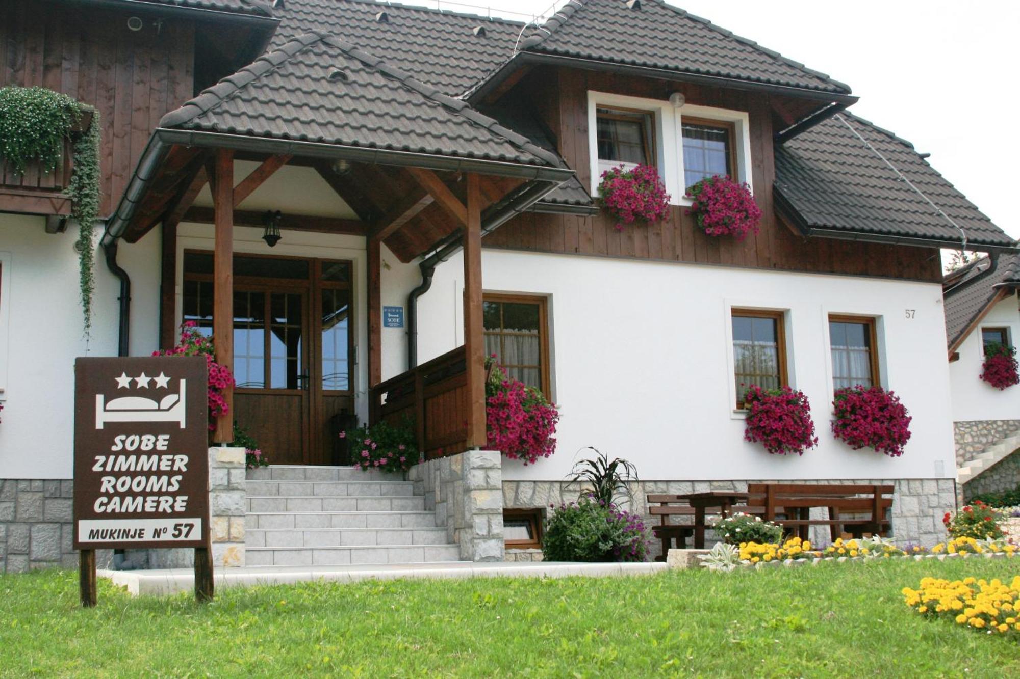 Villa Knezevic Plitvička Jezera Exteriör bild