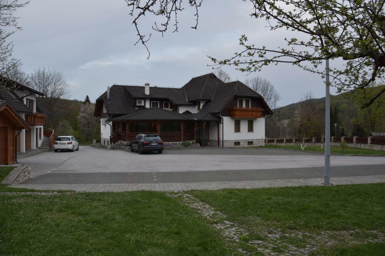 Villa Knezevic Plitvička Jezera Exteriör bild